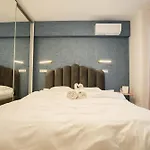 Blue Spot - Chic Pipera Getaway With Balcony דירה