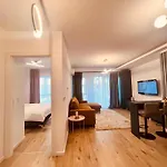 דירה Blue Spot - Chic Pipera Getaway With Balcony