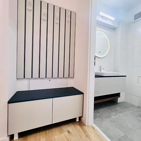 Blue Spot - Chic Pipera Getaway With Balcony * Bukareszt